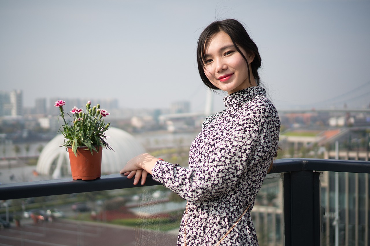 勇敢的女孩，碎花裙下的无尽敲击