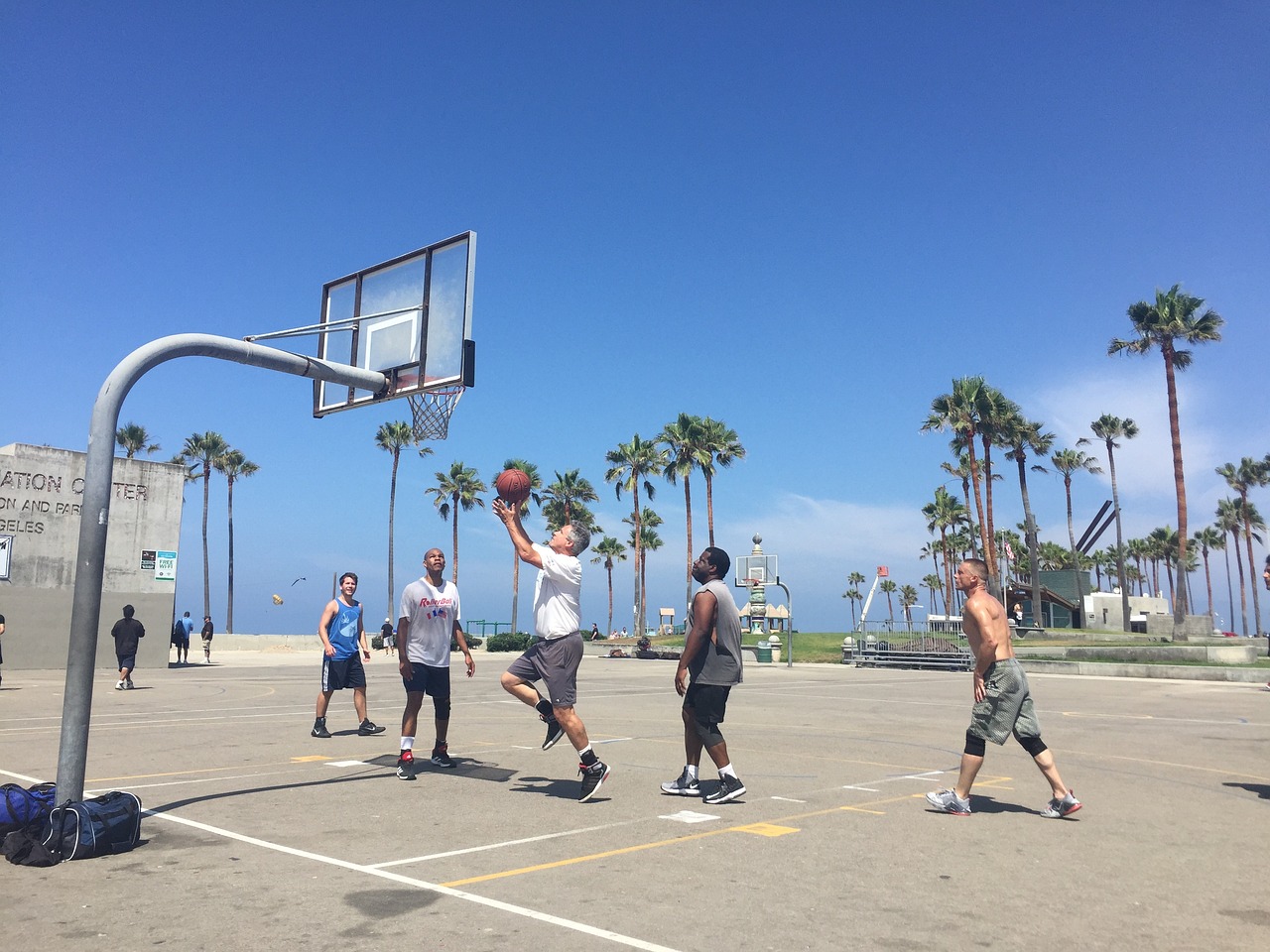 NBA赛场的热血沸腾，传奇对决与新时代崛起