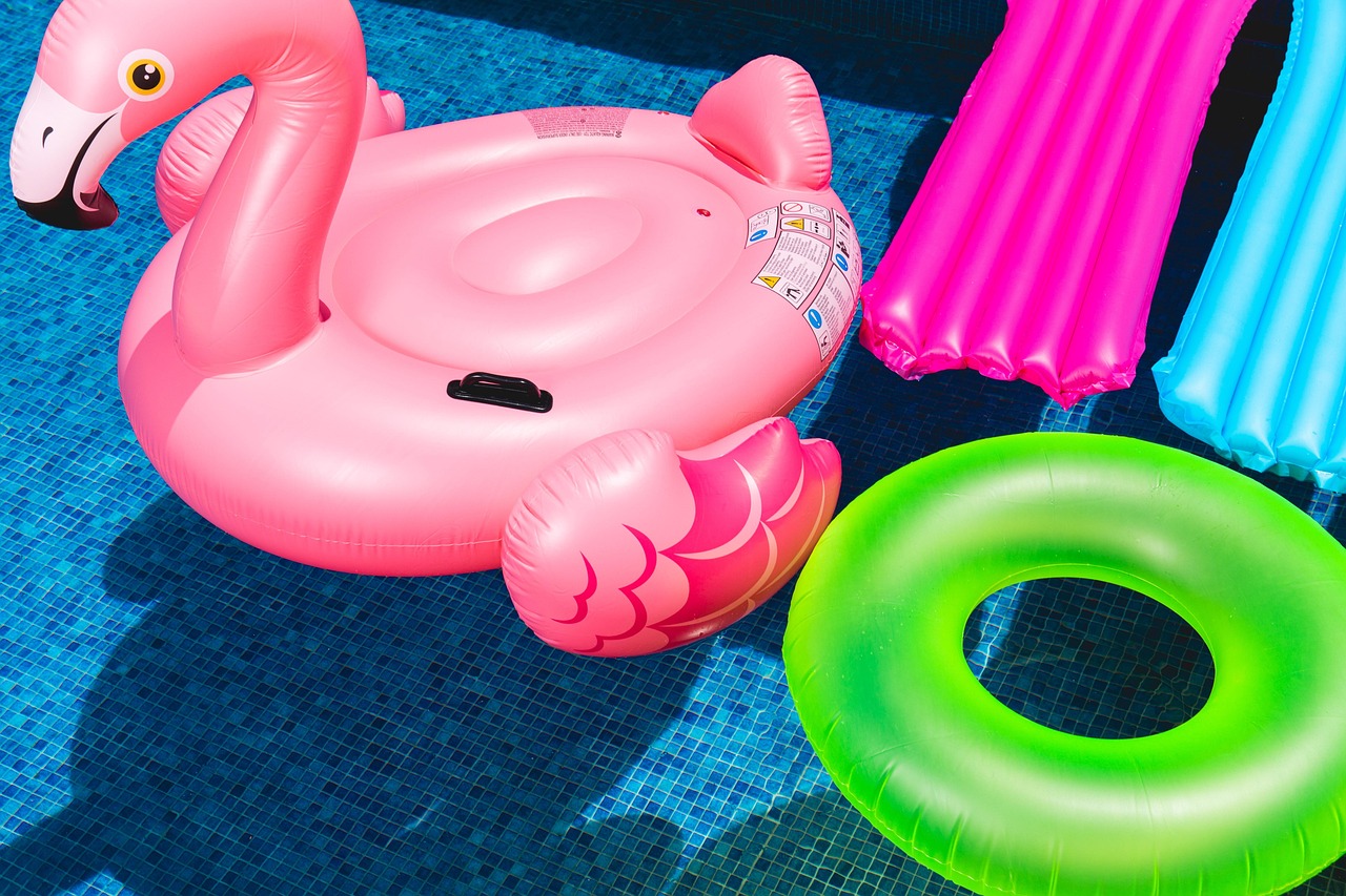 探索游泳的英语表达，不仅仅是swim