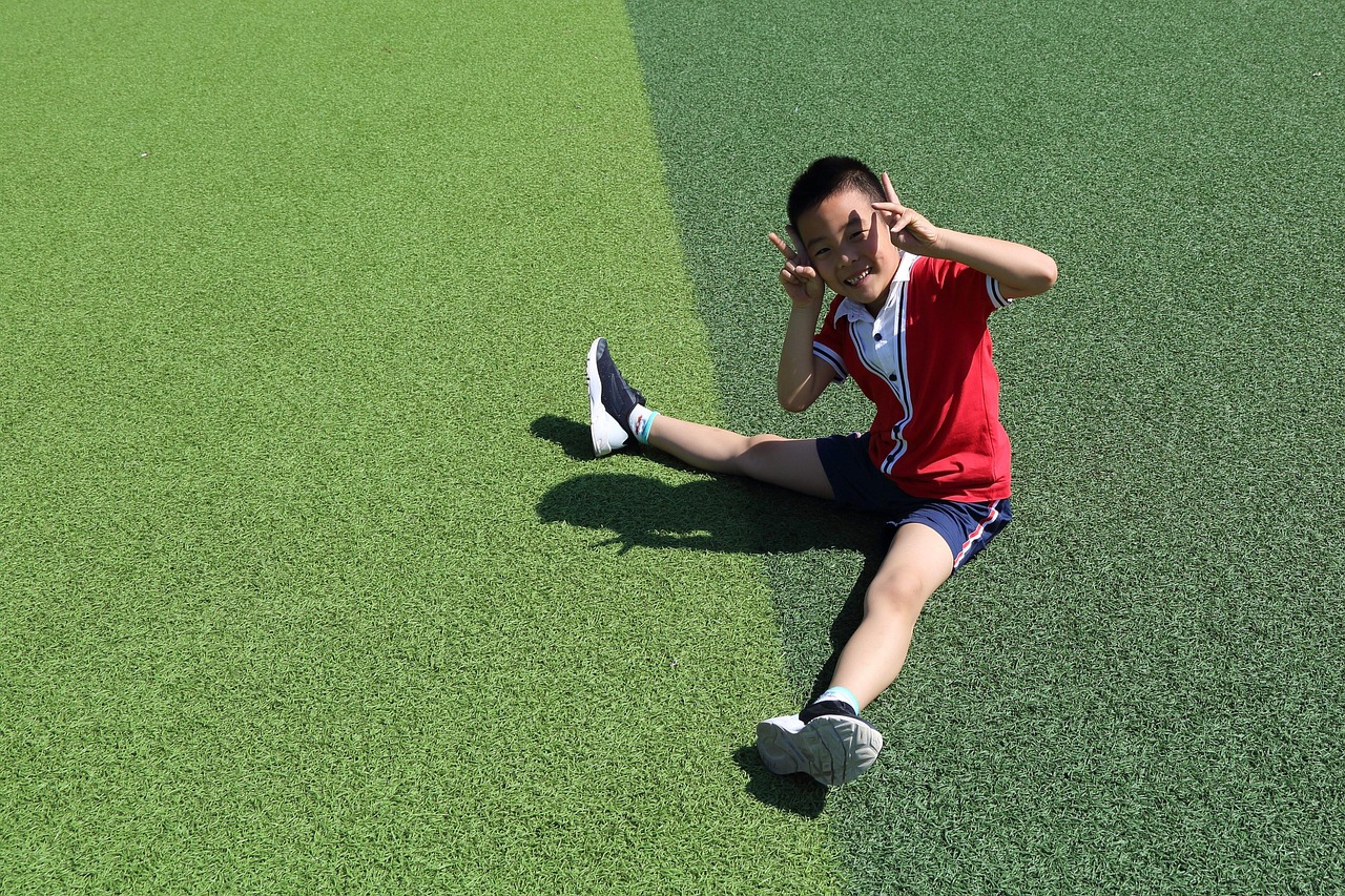 篮球小将，活力无限，小学生室外篮球活动的魅力